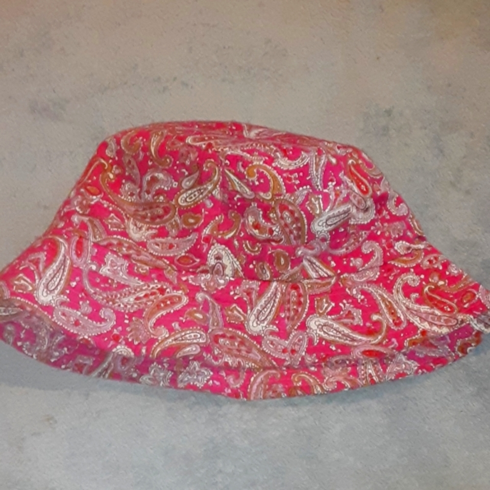 Bucket hat
